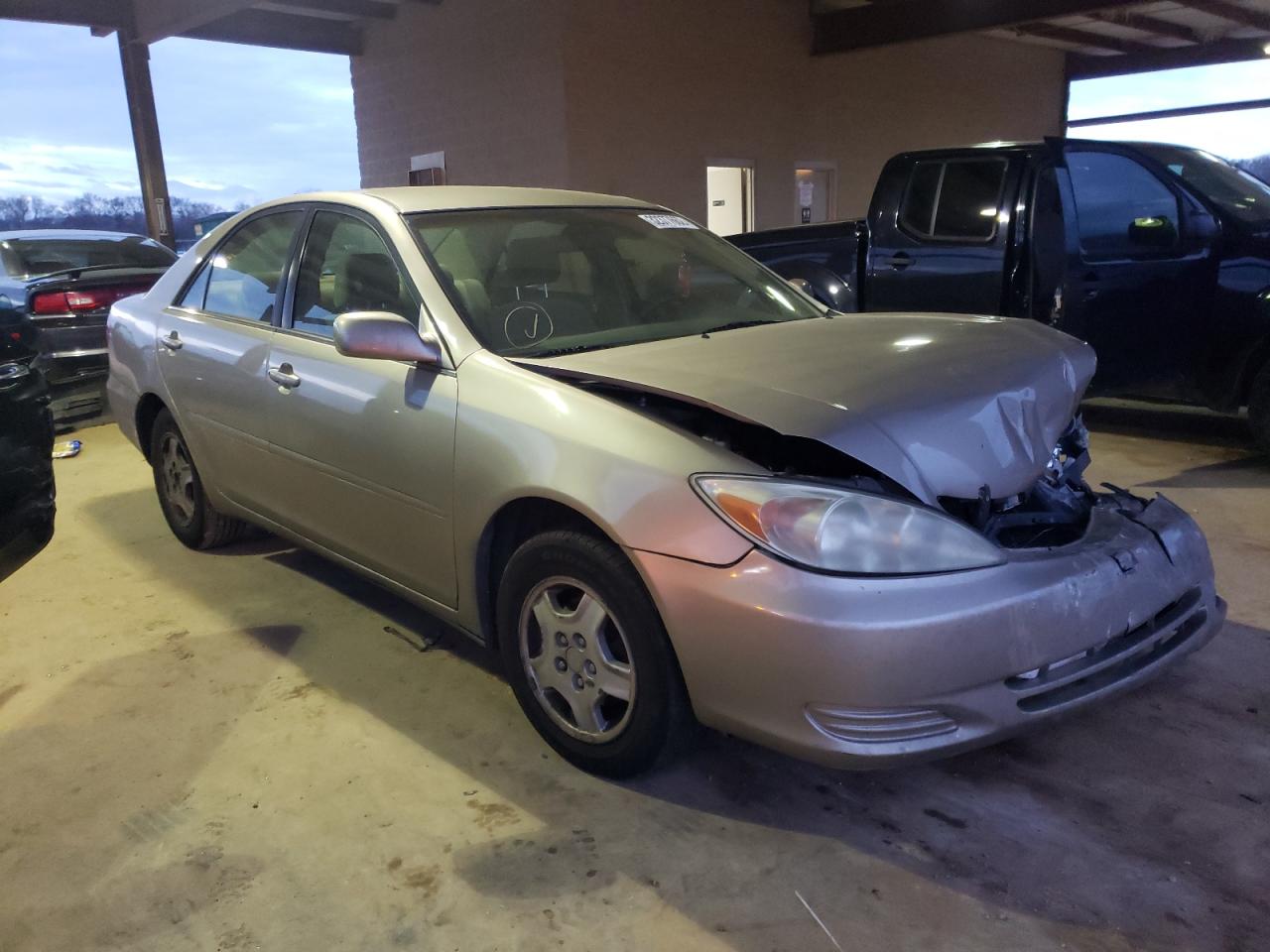 TOYOTA CAMRY LE 2003 with VIN 4T1BF32KX3U565288 - Photo from auction