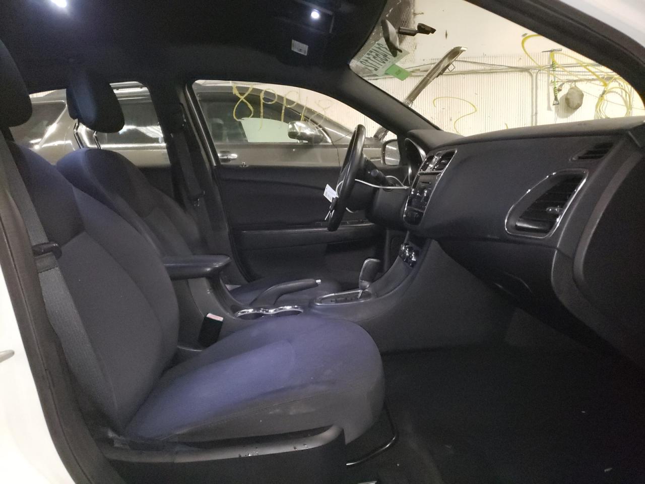 Photo 5 from auction – 2013 CHRYSLER 200 TOURIN with VIN 1C3CCBBB0DN577218