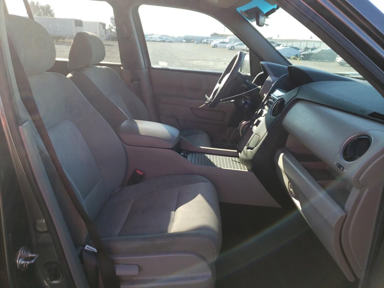 Photo 5 from auction – 2013 HONDA PILOT LX with VIN 5FNYF4H25DB014319
