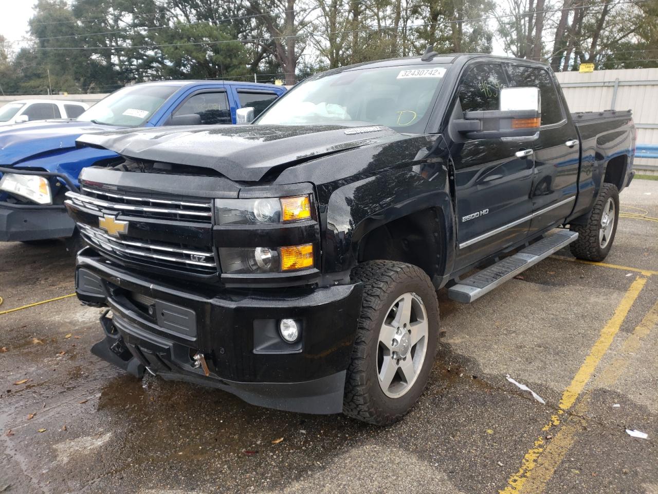 Photo 2 from auction – 2016 CHEVROLET SILVERADO with VIN 1GC1KWE89GF270495