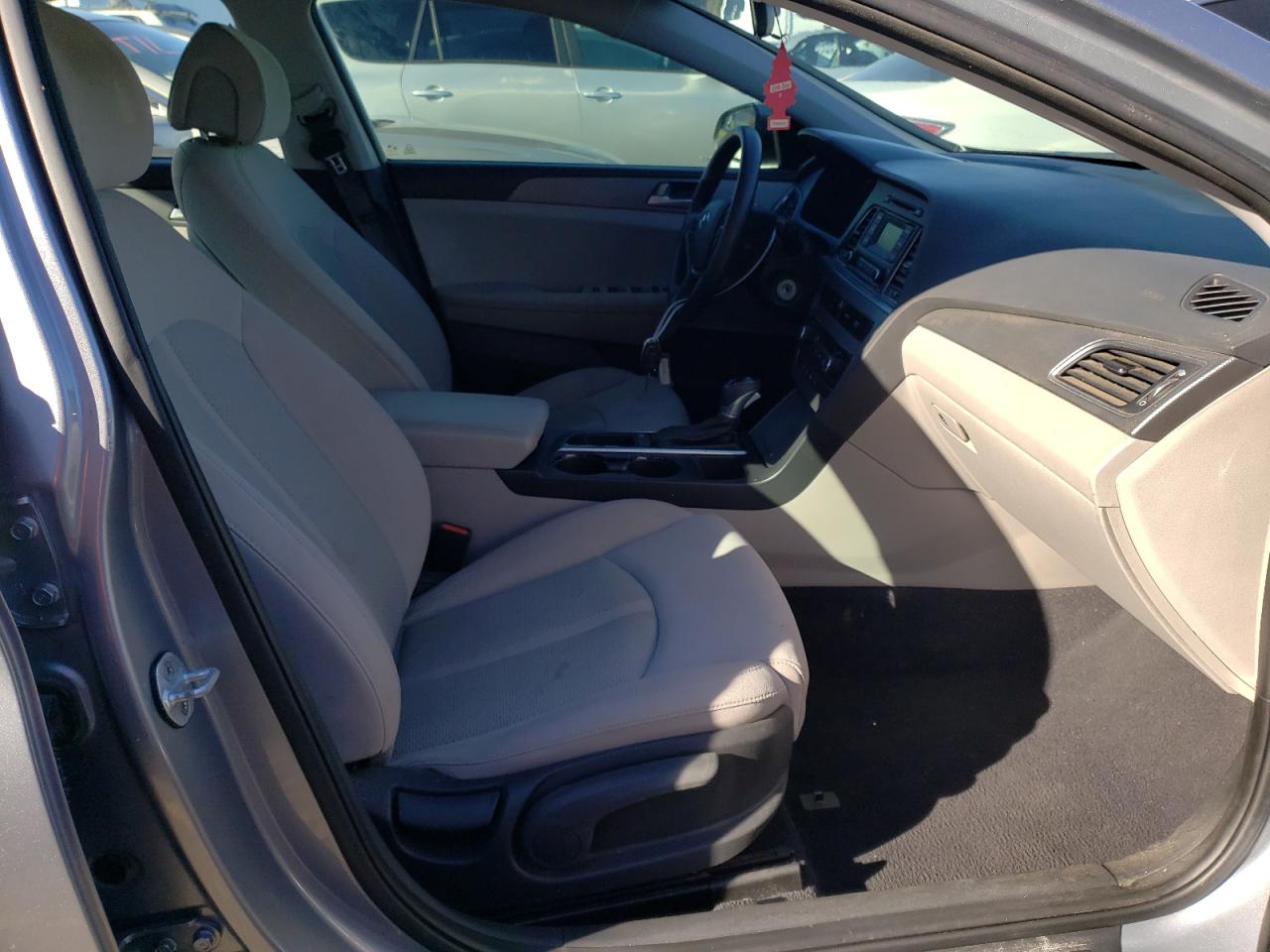 Photo 5 from auction – 2016 HYUNDAI SONOTA with VIN 5NPE24AF2GH409933