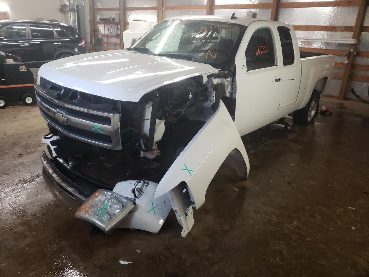 Photo 2 from auction – 2011 CHEVROLET SILVERADO with VIN 1GCRKSE39BZ298451