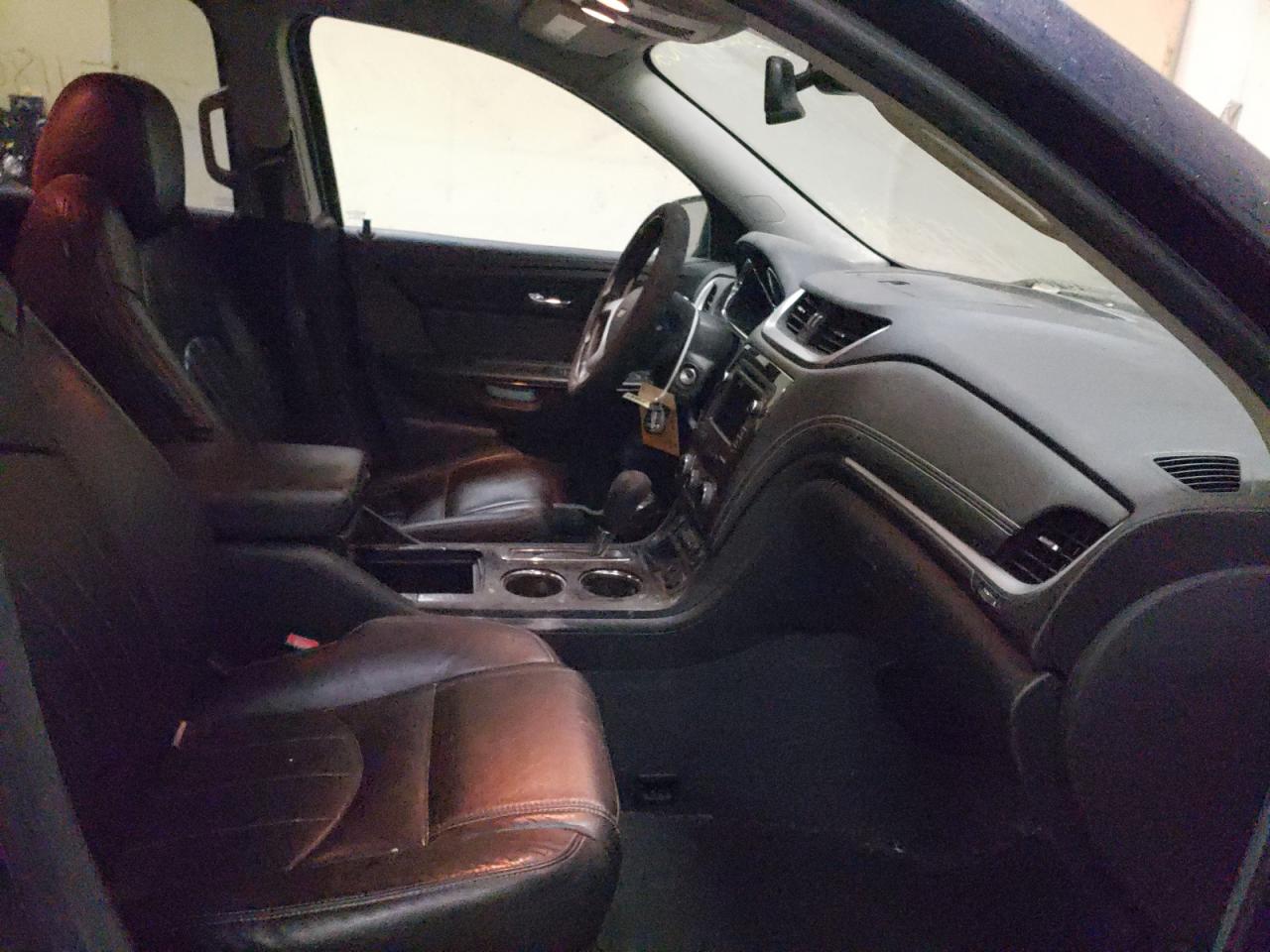 Photo 5 from auction – 2015 CHEVROLET TRAVERSE L with VIN 1GNKRJKD6FJ385580