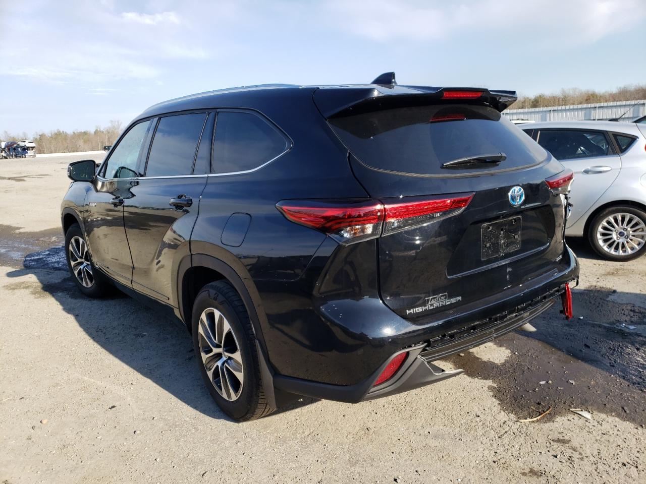 Фото 3 с аукциона – 2021 TOYOTA HIGHLANDER с VIN 5TDHBRCH3MS535328