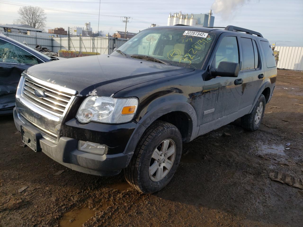 Photo 2 from auction – 2006 FORD EXPLORER with VIN 1FMEU63E76ZA17785