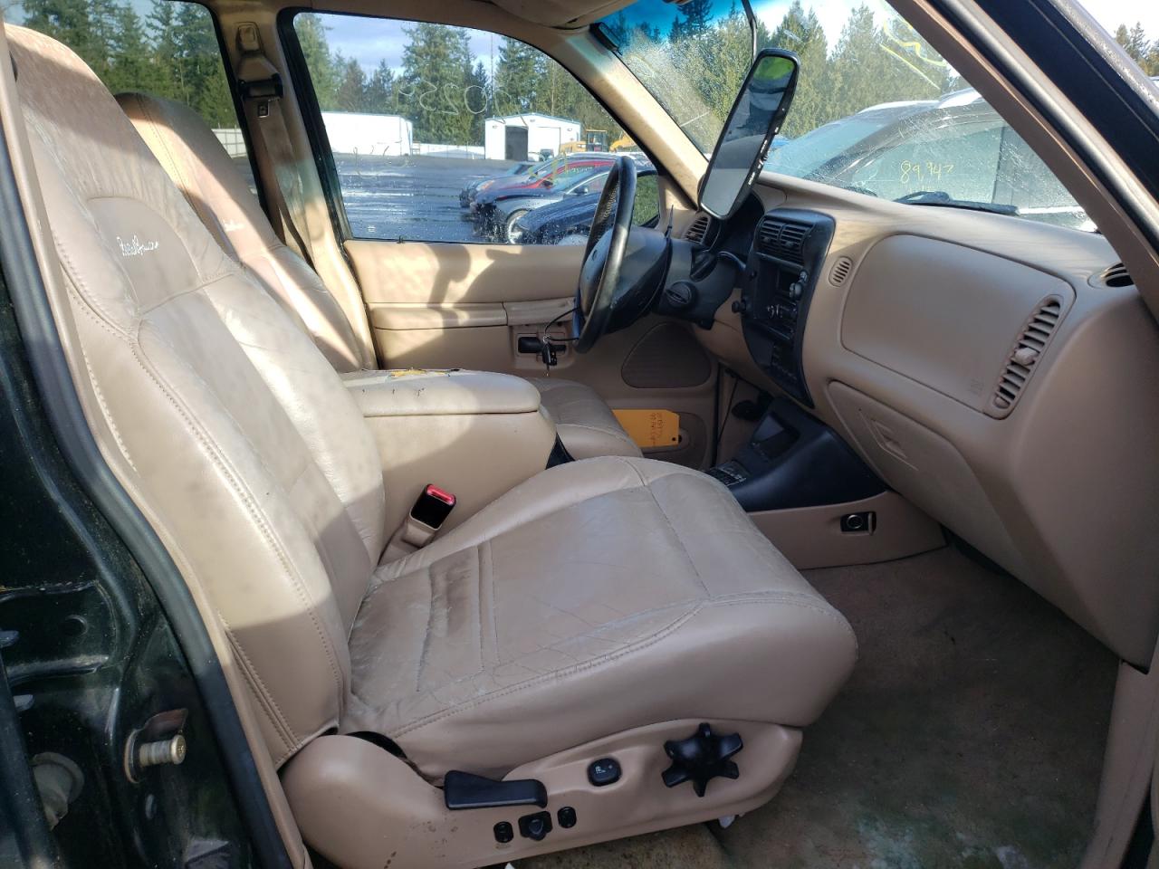 Photo 5 from auction – 1999 FORD EXPLORER with VIN 1FMDU35P5XZB24330