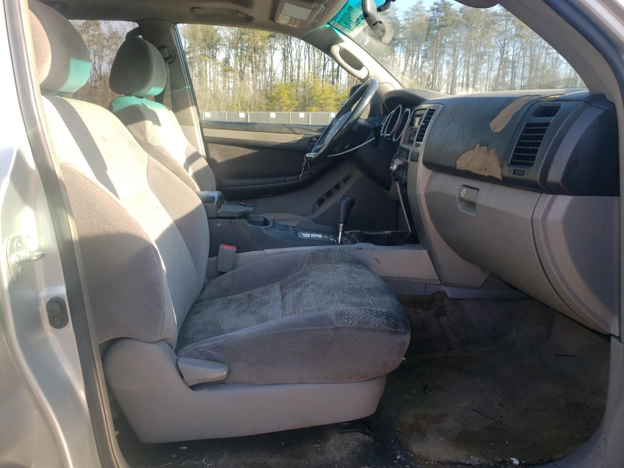 Photo 5 from auction – 2005 TOYOTA 4RUNNER SR with VIN JTEBU14RX58043115