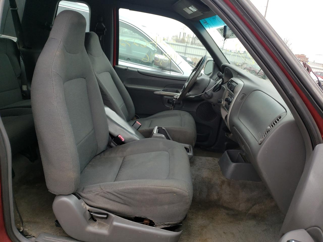 Photo 5 from auction – 2001 FORD EXPLORER S with VIN 1FMYU60E71UC95402