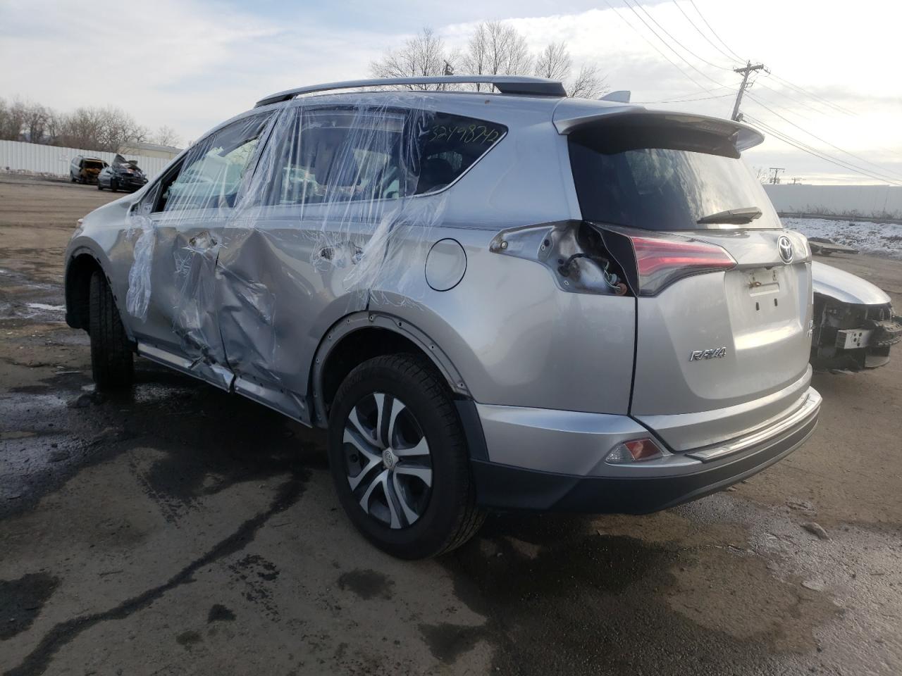 Zdjęcie 3 z aukcji – 2017 TOYOTA RAV4 LE z VIN 2T3BFREV8HW676090