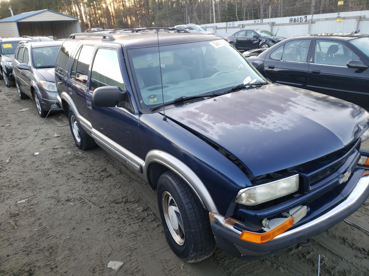 CHEVROLET BLAZER 2000 with VIN 1GNDT13W2Y2135972 - Photo from auction