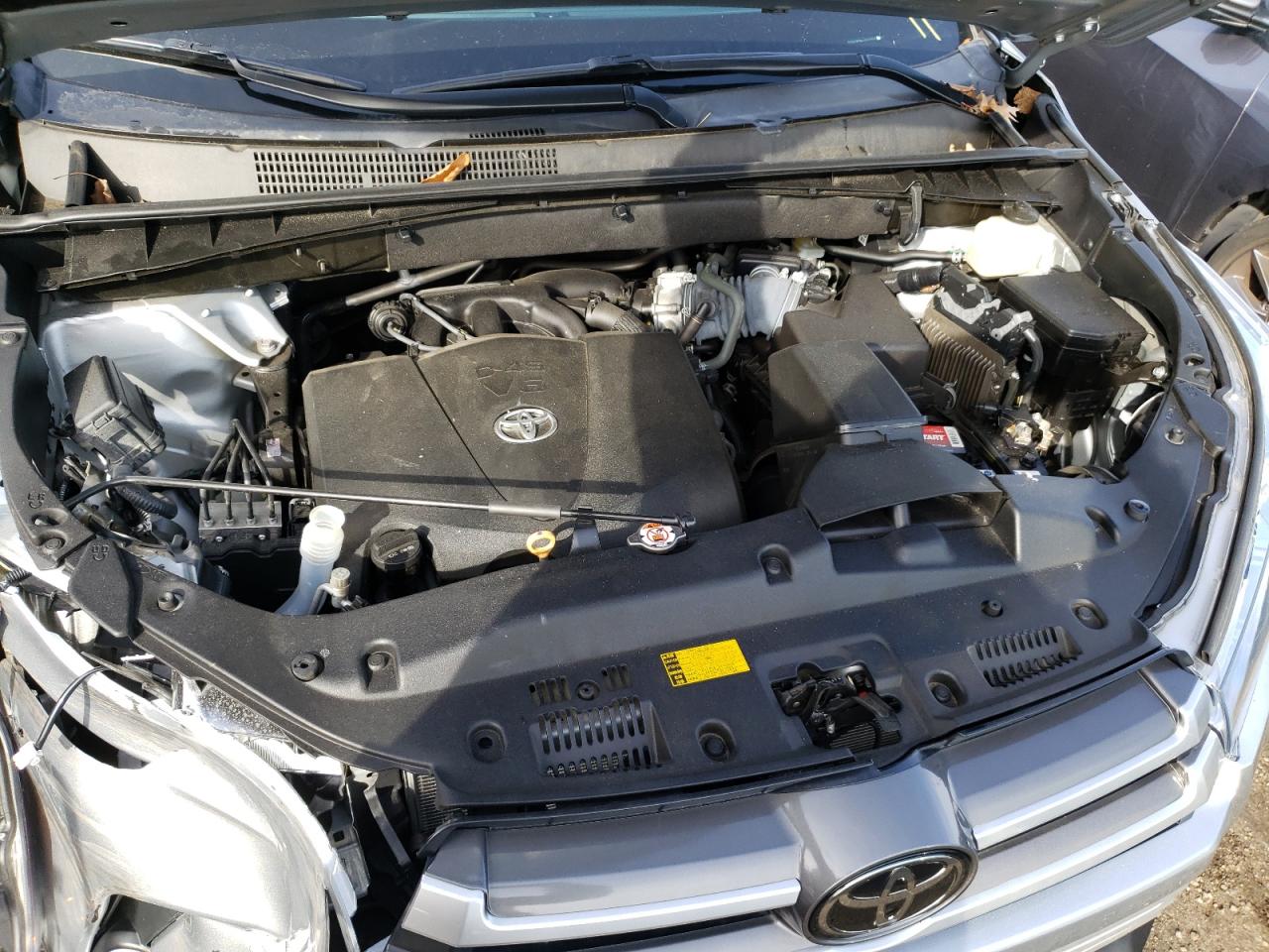 Photo 7 from auction – 2018 TOYOTA HIGHLANDER with VIN 5TDKZRFH0JS537577