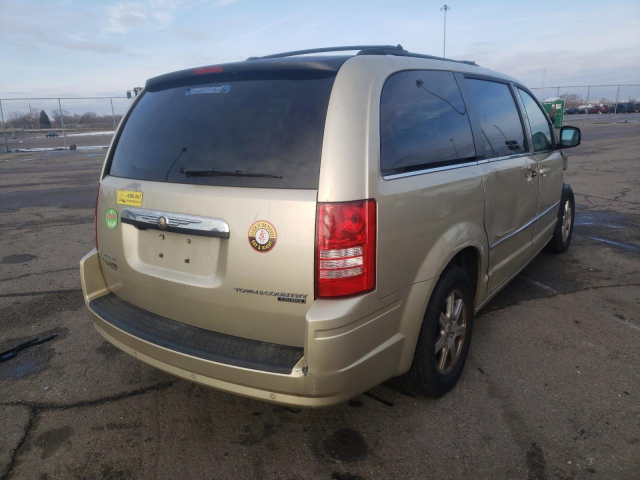 Photo 4 from auction – 2010 CHRYSLER TOWN & COU with VIN 2A4RR8DX5AR427498