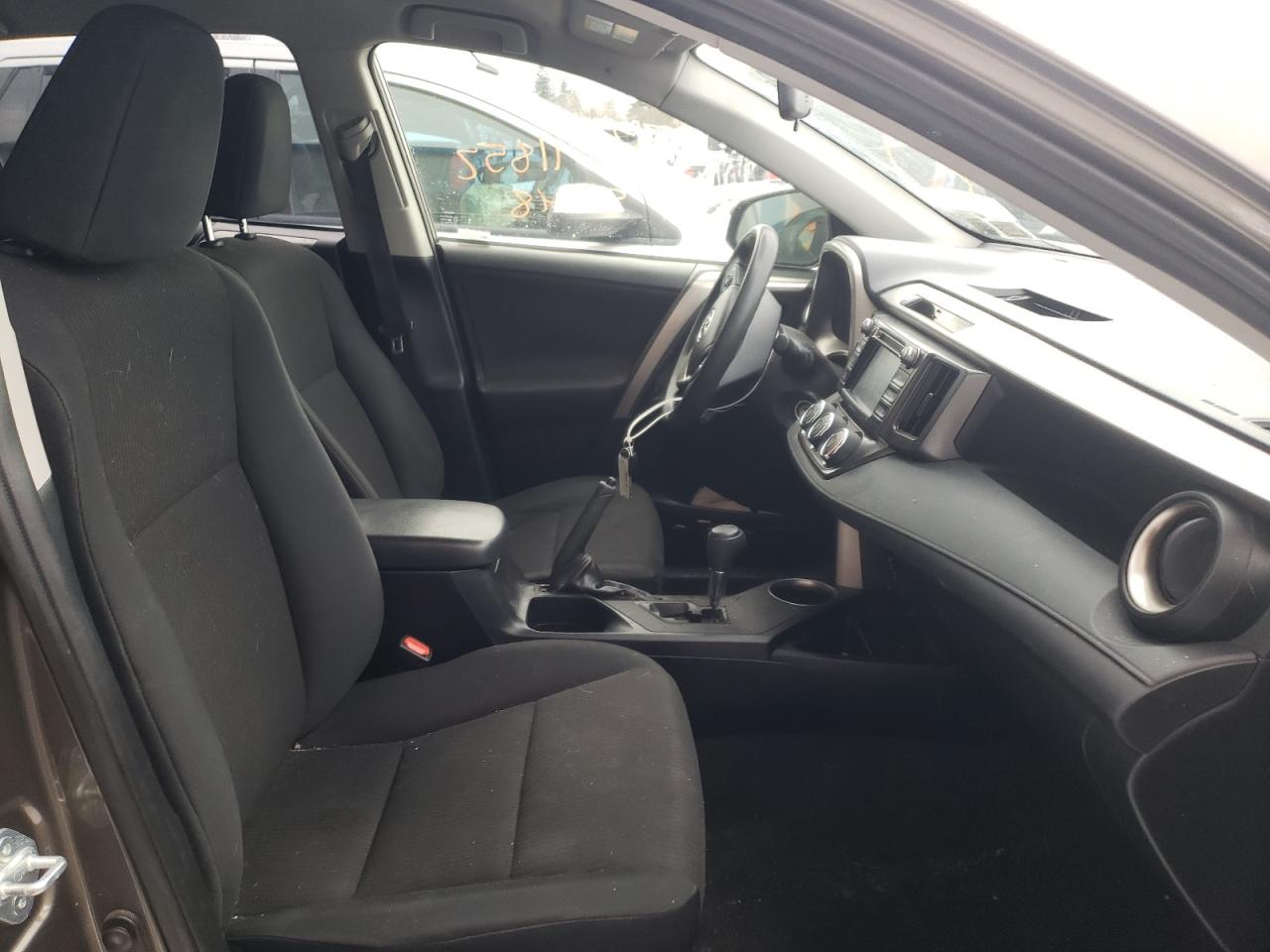 Photo 5 from auction – 2015 TOYOTA RAV4 LE with VIN JTMBFREV7FD172849