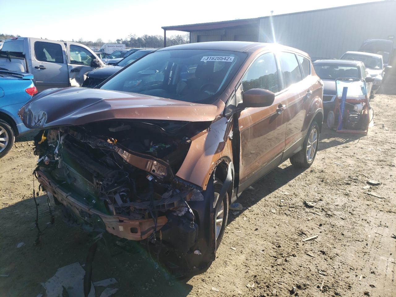 Photo 2 from auction – 2017 FORD ESCAPE SE with VIN 1FMCU9GD2HUA45231
