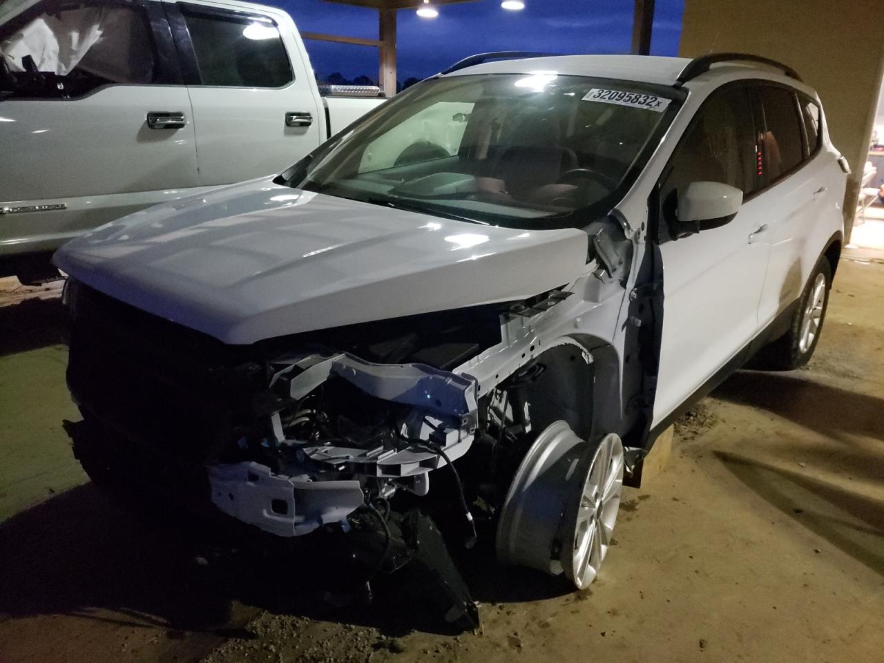 Photo 2 from auction – 2018 FORD ESCAPE SE with VIN 1FMCU0GD4JUC26882