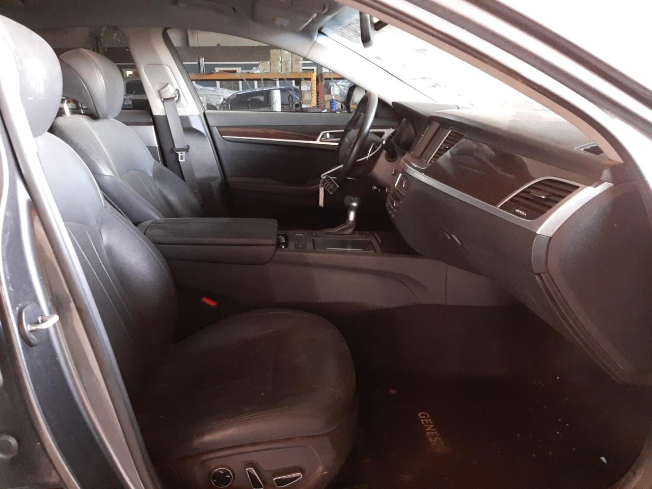 Photo 5 from auction – 2018 GENESIS G80 BASE with VIN KMHGN4JE9JU239067