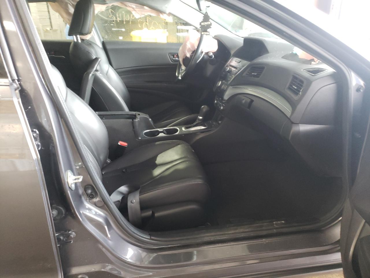 Photo 5 from auction – 2019 ACURA ILX with VIN 19UDE2F34KA013980