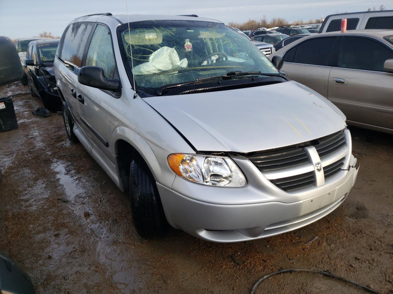 DODGE GRAND CARA 2005 with VIN 1D4GP24R85B170877 - Photo from auction