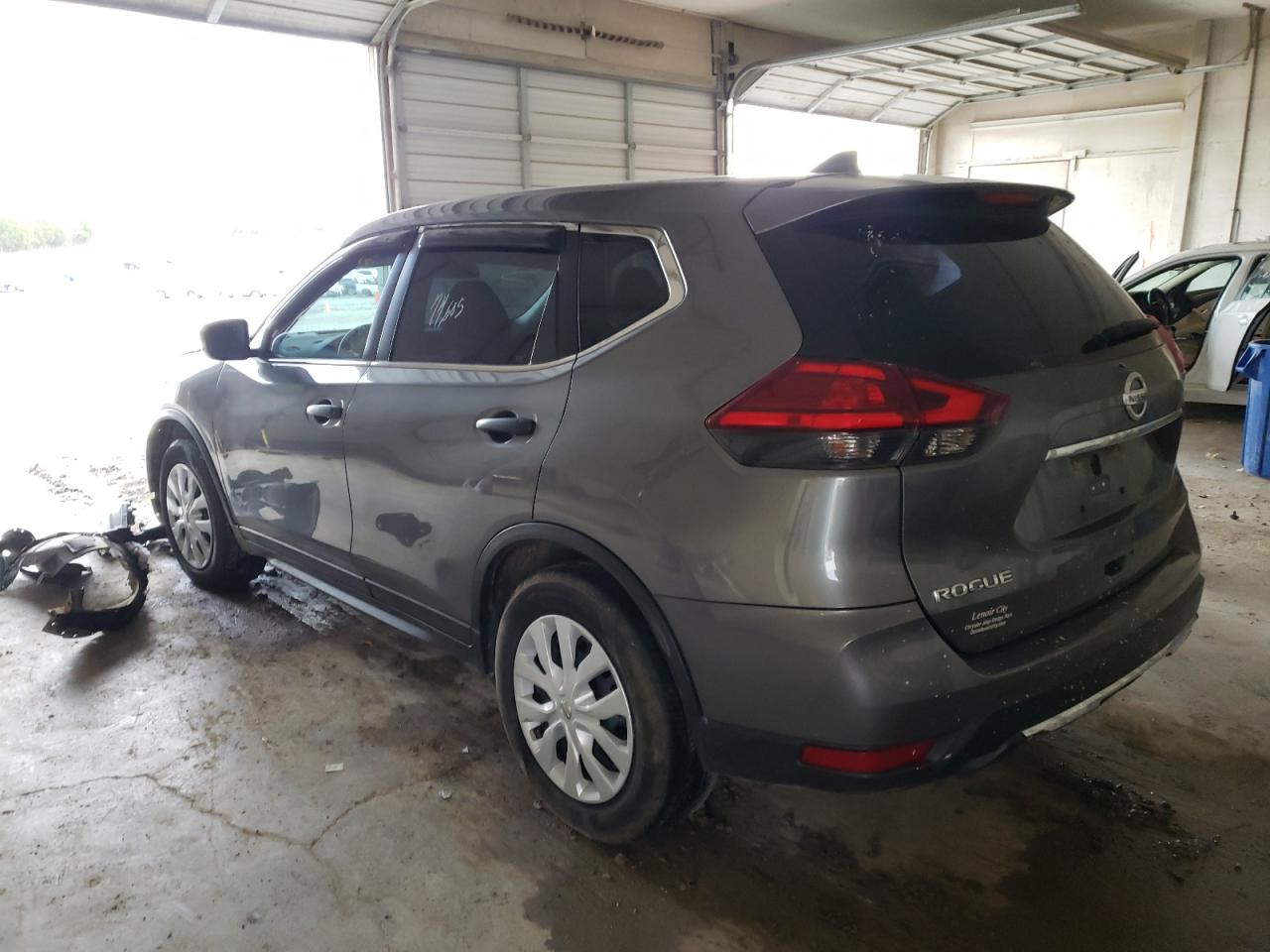 Photo 3 from auction – 2017 NISSAN ROGUE S with VIN 5N1AT2MT2HC793951