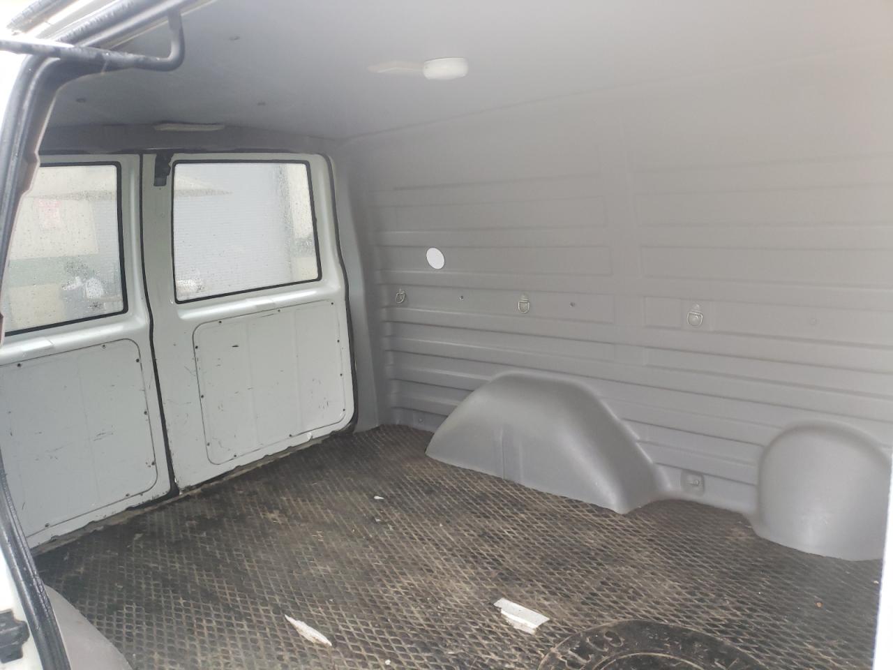 Photo 6 from auction – 2002 CHEVROLET ASTRO with VIN 1GCDL19X52B131110