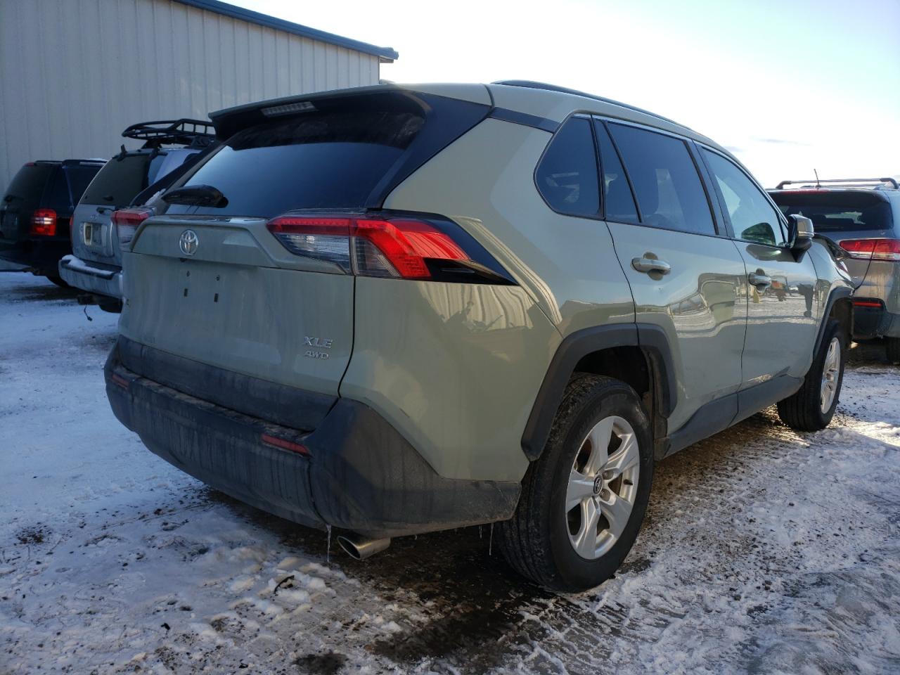 Photo 4 from auction – 2020 TOYOTA RAV4 XLE with VIN 2T3P1RFV2LC089252