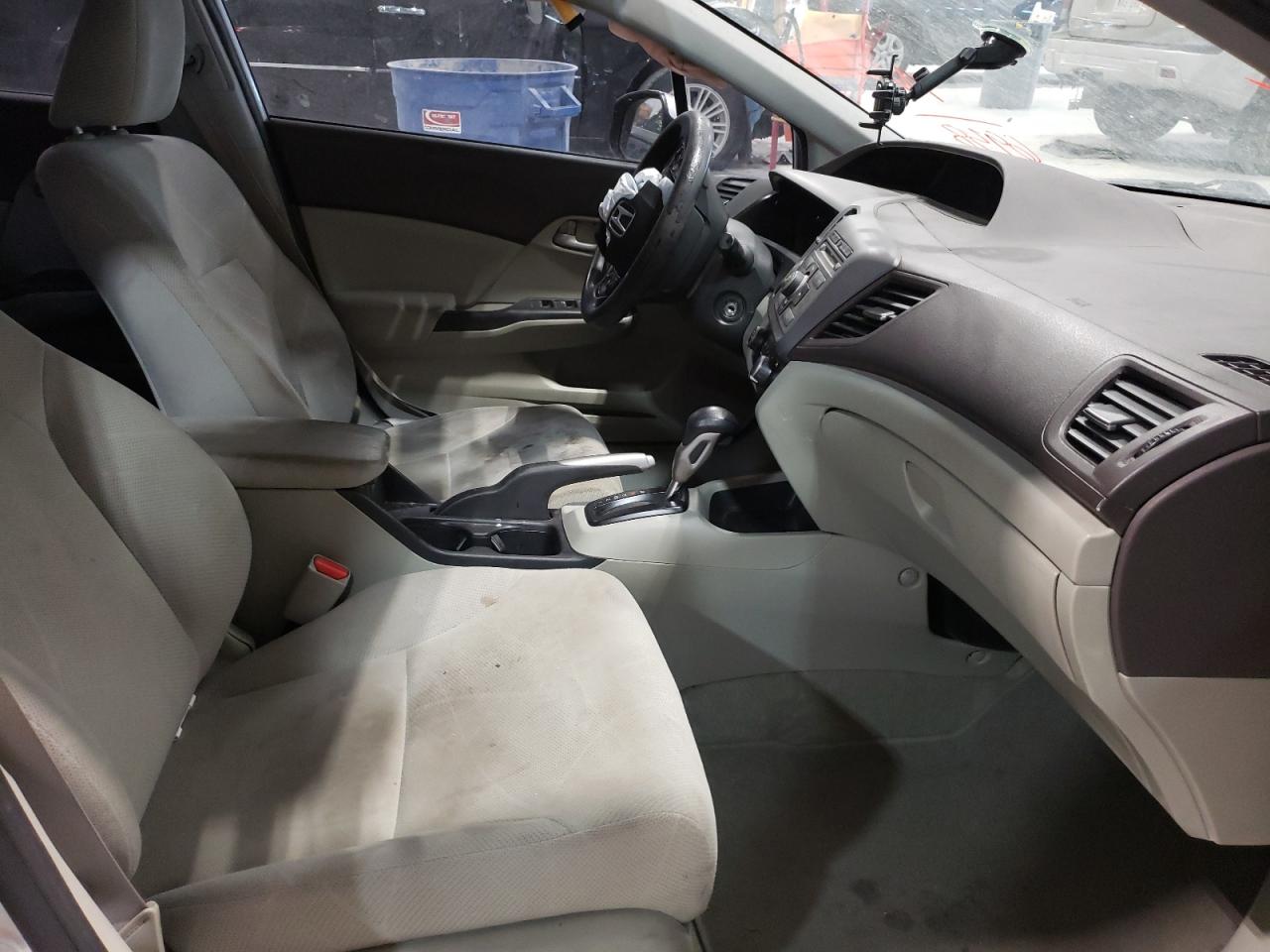 Photo 5 from auction – 2012 HONDA CIVIC LX with VIN 19XFB2F58CE316938