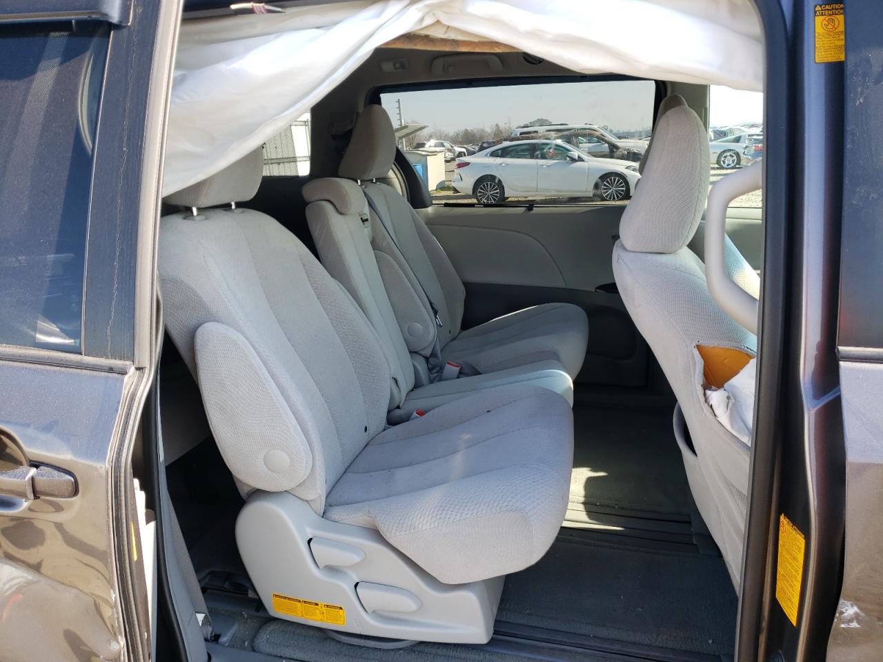 Photo 6 from auction – 2013 TOYOTA SIENNA LE with VIN 5TDKK3DC3DS301437