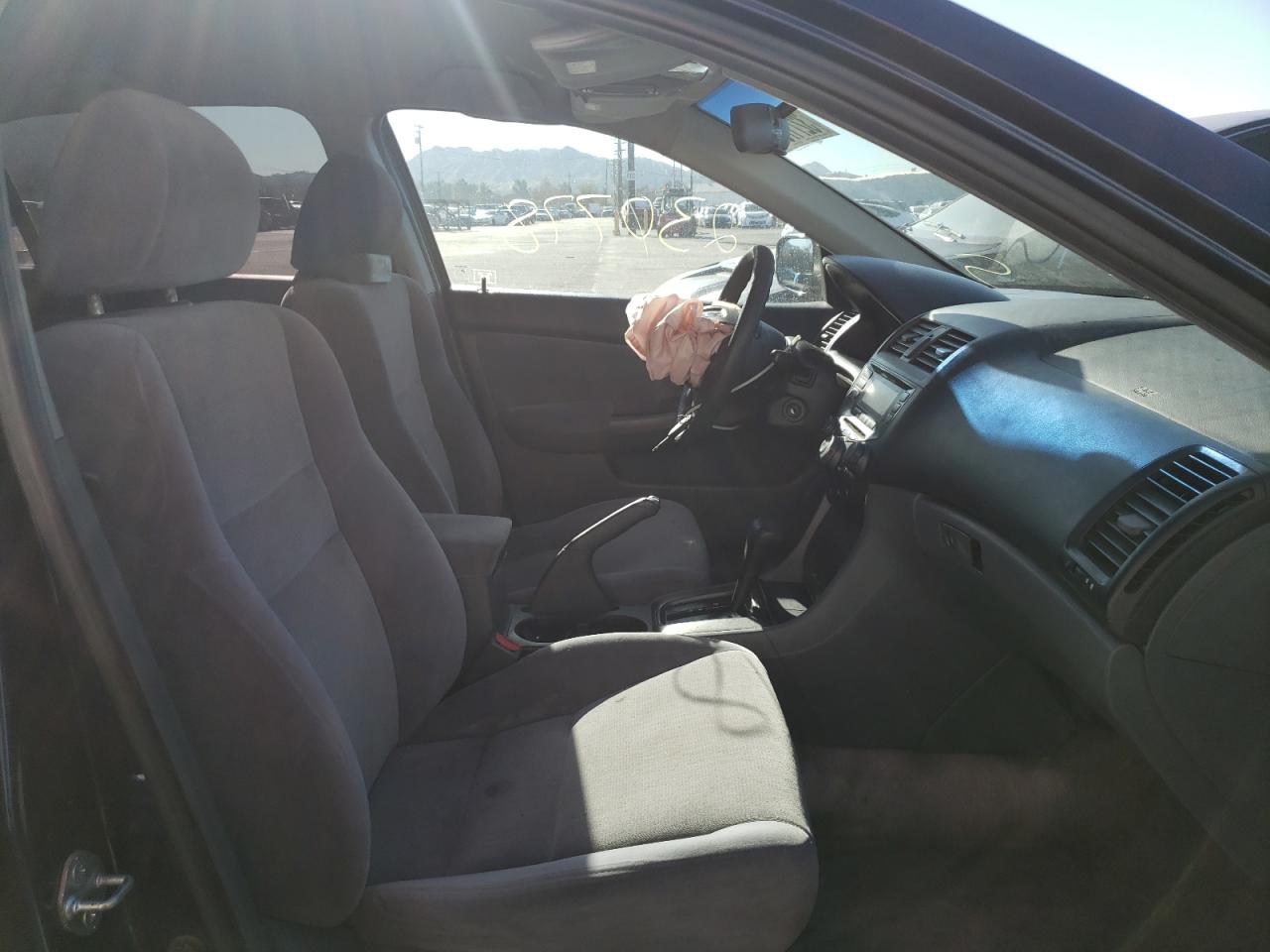 Photo 5 from auction – 2004 HONDA ACCORD LX with VIN JHMCM56334C024683