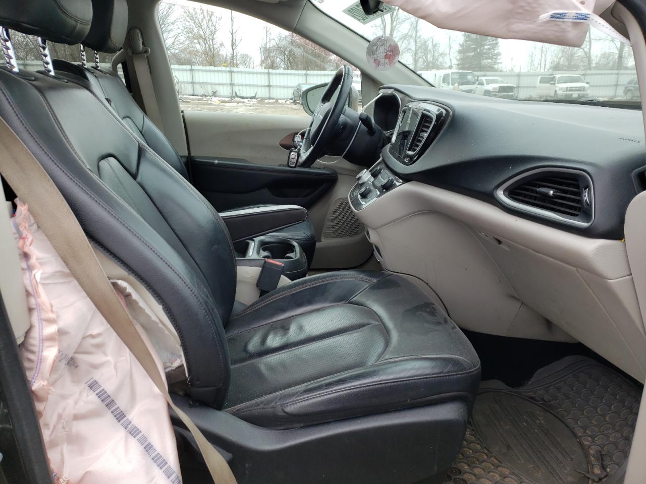 Фото 5 с аукциона – 2018 CHRYSLER PACIFICA T с VIN 2C4RC1BG8JR130680