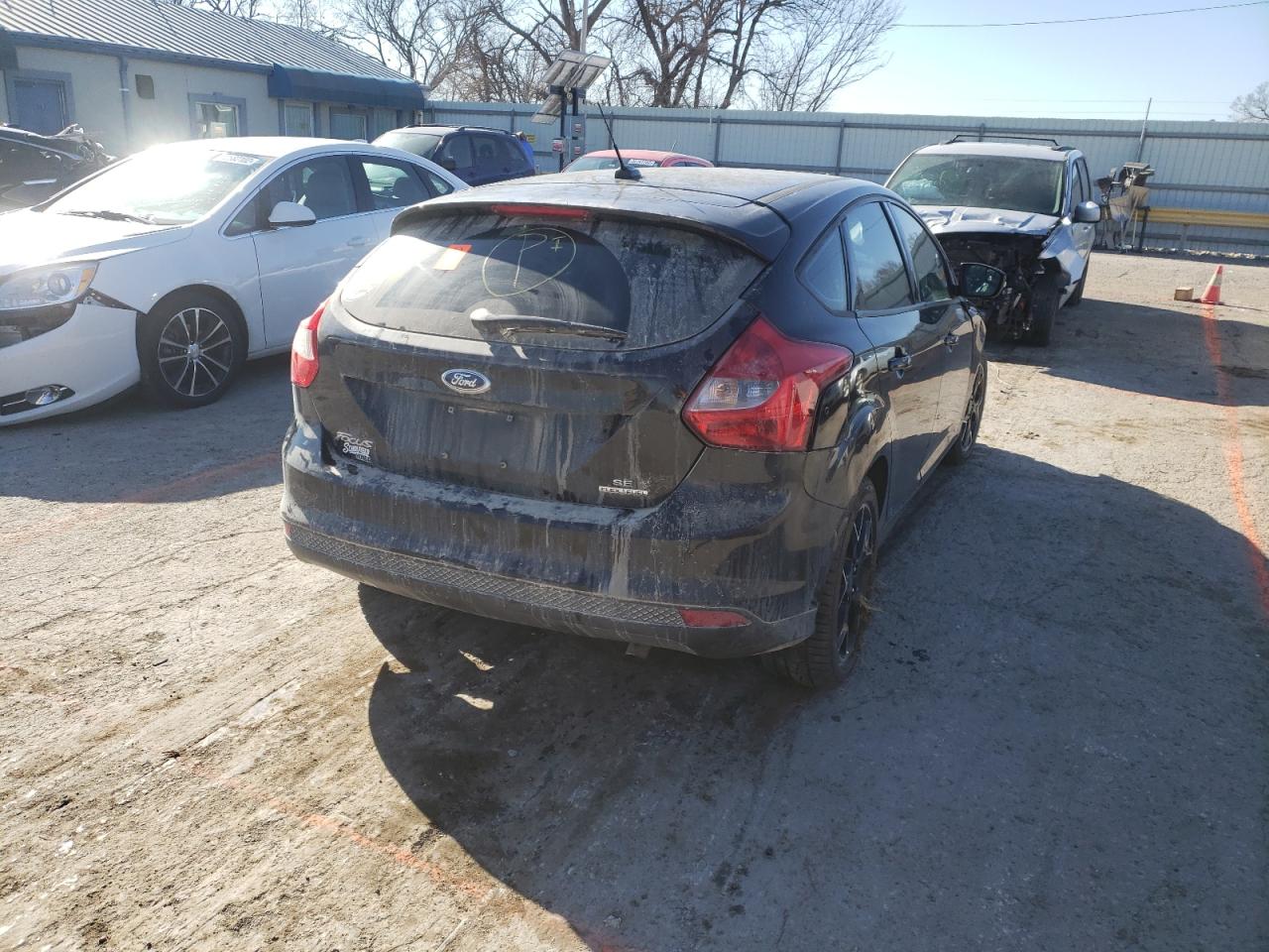 Photo 4 from auction – 2014 FORD FOCUS SE with VIN 1FADP3K21EL355140