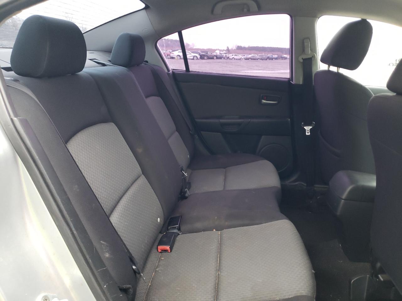 Photo 6 from auction – 2004 MAZDA 3 I with VIN JM1BK32FX41125237