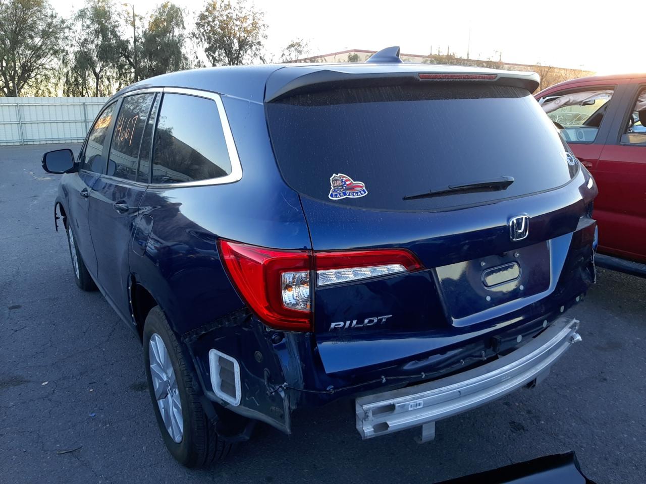 Photo 3 from auction – 2019 HONDA PILOT LX with VIN 5FNYF5H10KB044483