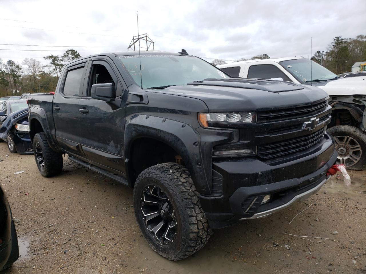 CHEVROLET SILVERADO 2021 with VIN 3GCUYEED1MG163874 - Photo from auction