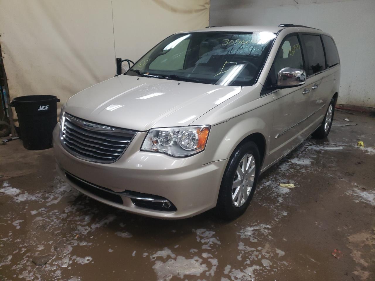 Photo 2 from auction – 2012 CHRYSLER TOWN & COU with VIN 2C4RC1CG8CR412657