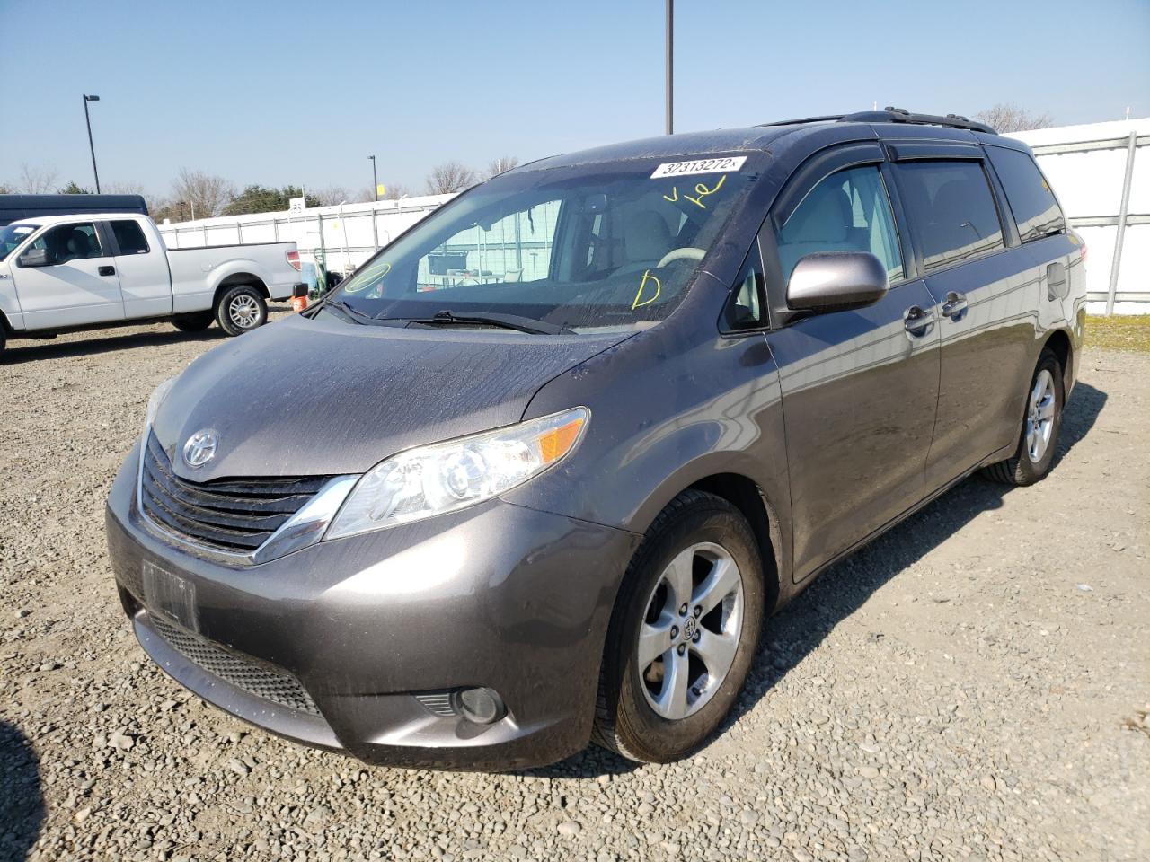 Photo 2 from auction – 2013 TOYOTA SIENNA LE with VIN 5TDKK3DC3DS301437