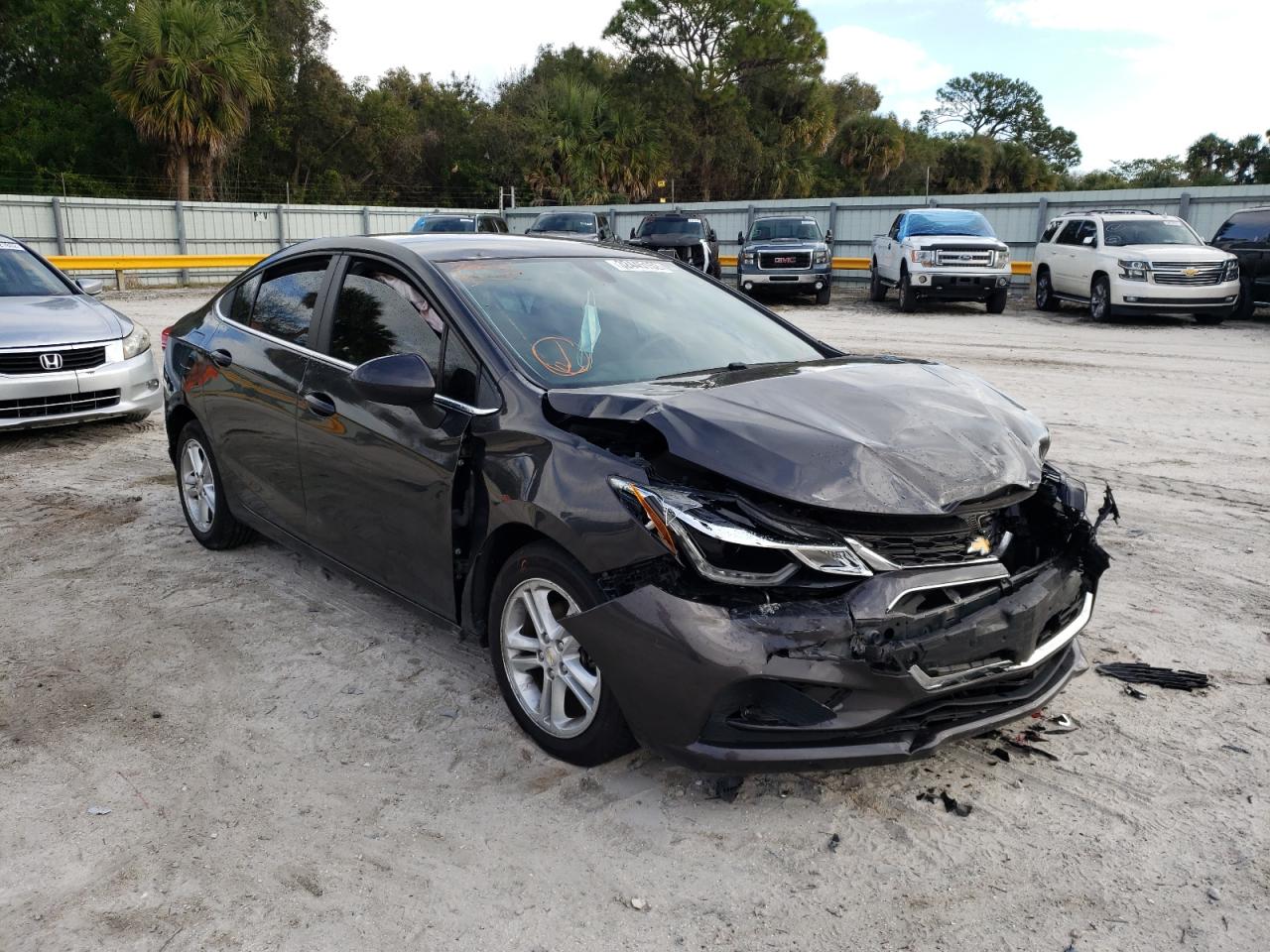 Photo 9 from auction – 2017 CHEVROLET CRUZE LT with VIN 1G1BE5SM2H7209484