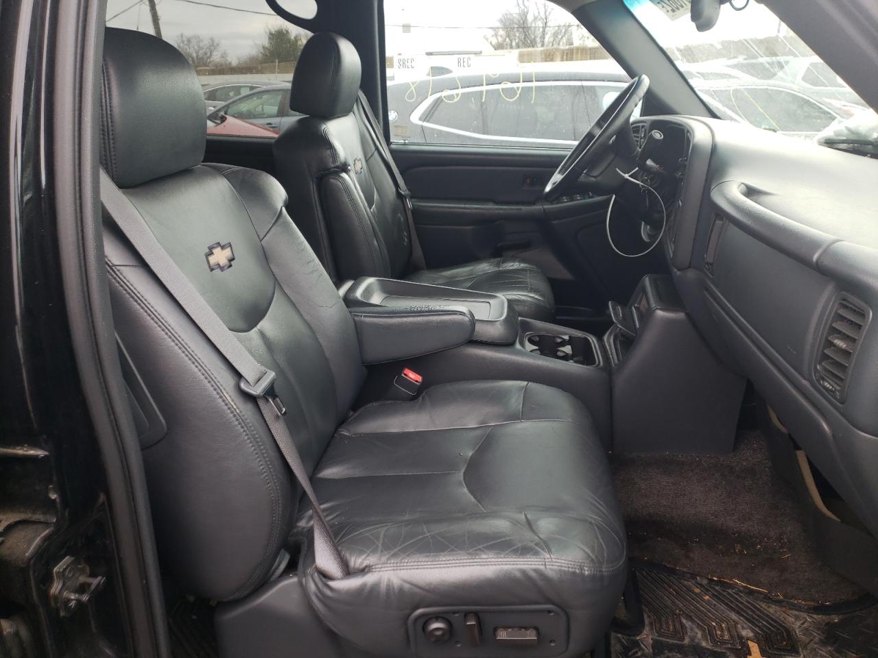 Photo 5 from auction – 2002 CHEVROLET AVALANCHE with VIN 3GNEK13T72G163648