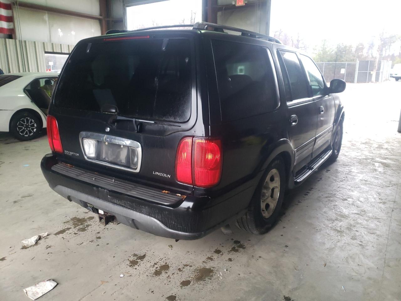 Photo 4 from auction – 1999 LINCOLN NAVIGATOR with VIN 5LMPU28A6XLJ37795