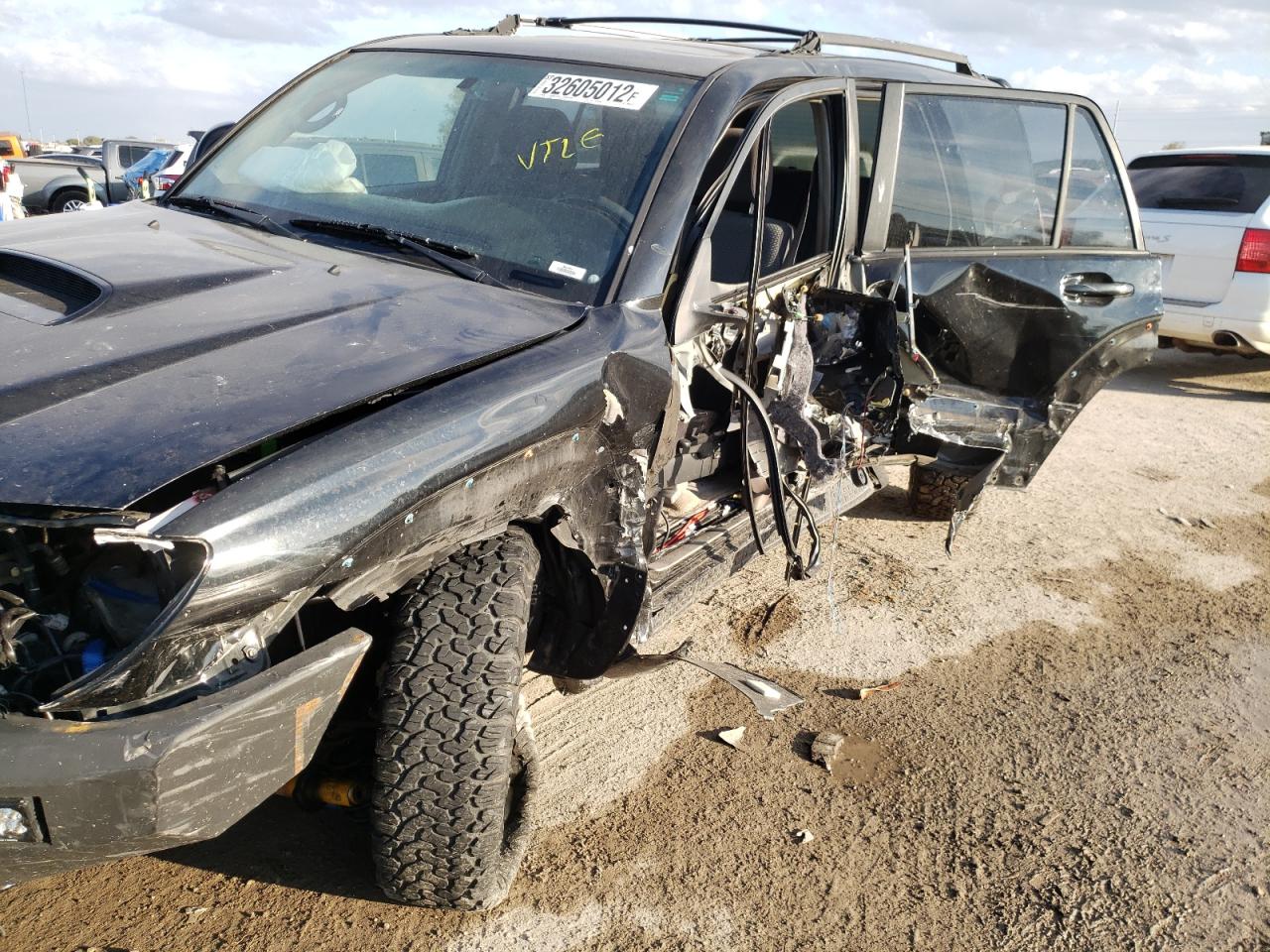 Photo 9 from auction – 2004 TOYOTA 4RUNNER SR with VIN JTEZT14R548003931