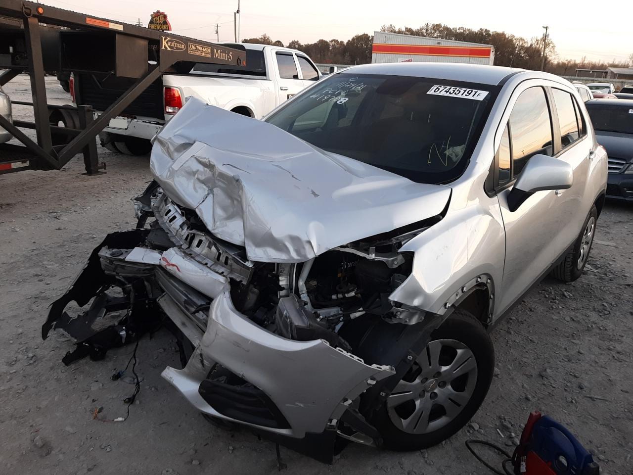 Photo 2 from auction – 2018 CHEVROLET TRAX LS with VIN 3GNCJKSB3JL291478