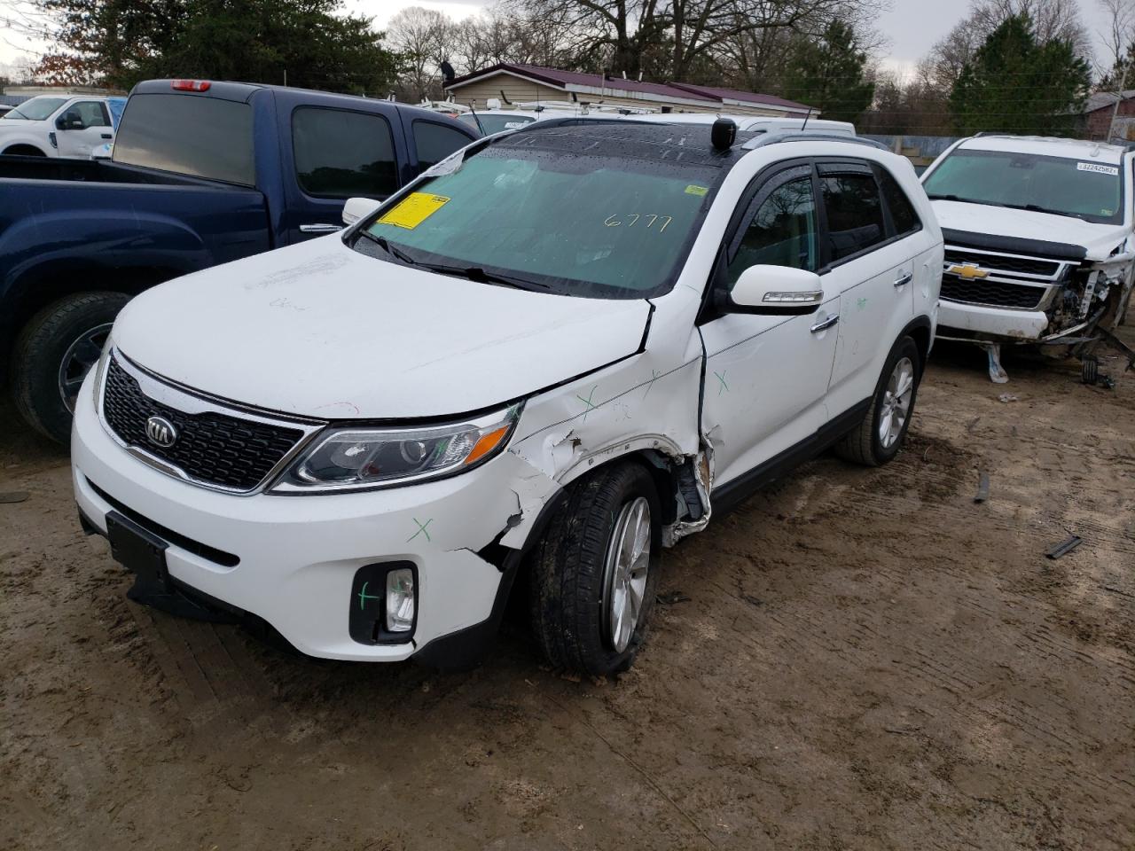 Photo 2 from auction – 2015 KIA SORENTO EX with VIN 5XYKUDA79FG650061