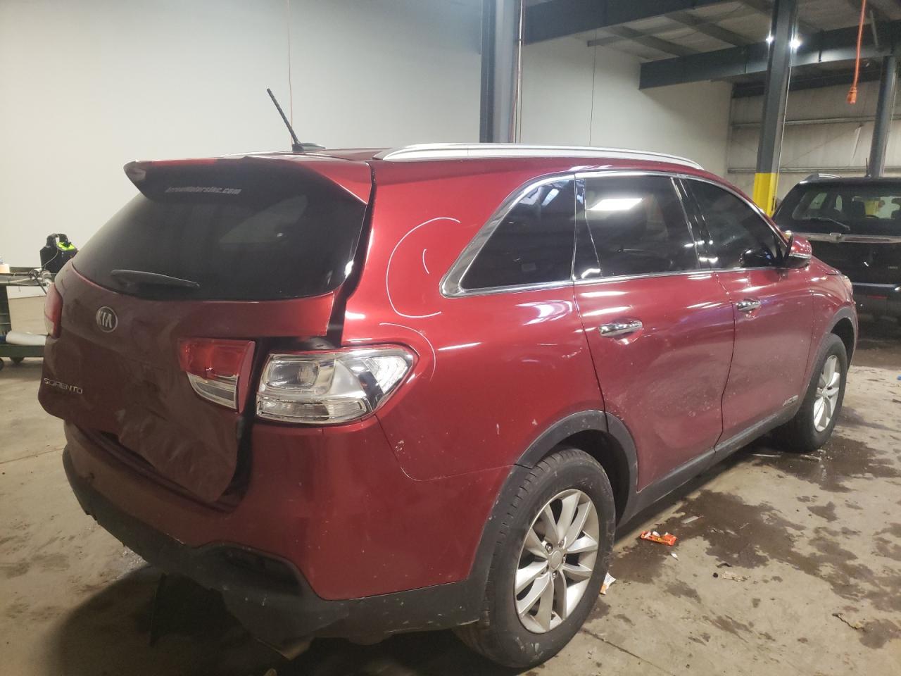Photo 4 from auction – 2017 KIA SORENTO LX with VIN 5XYPGDA59HG216673