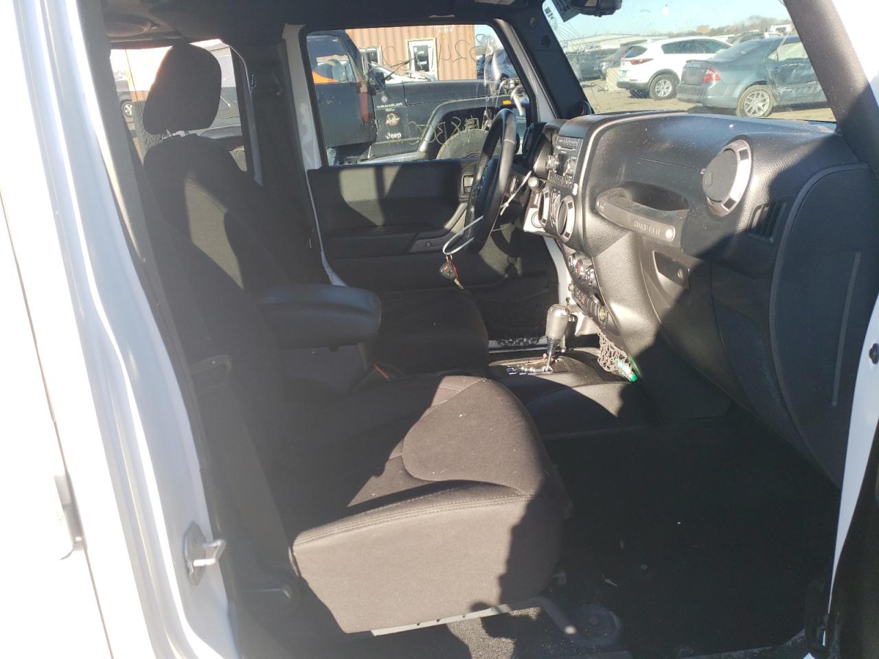 Photo 5 from auction – 2014 JEEP WRANGLER U with VIN 1C4BJWDG5EL139160