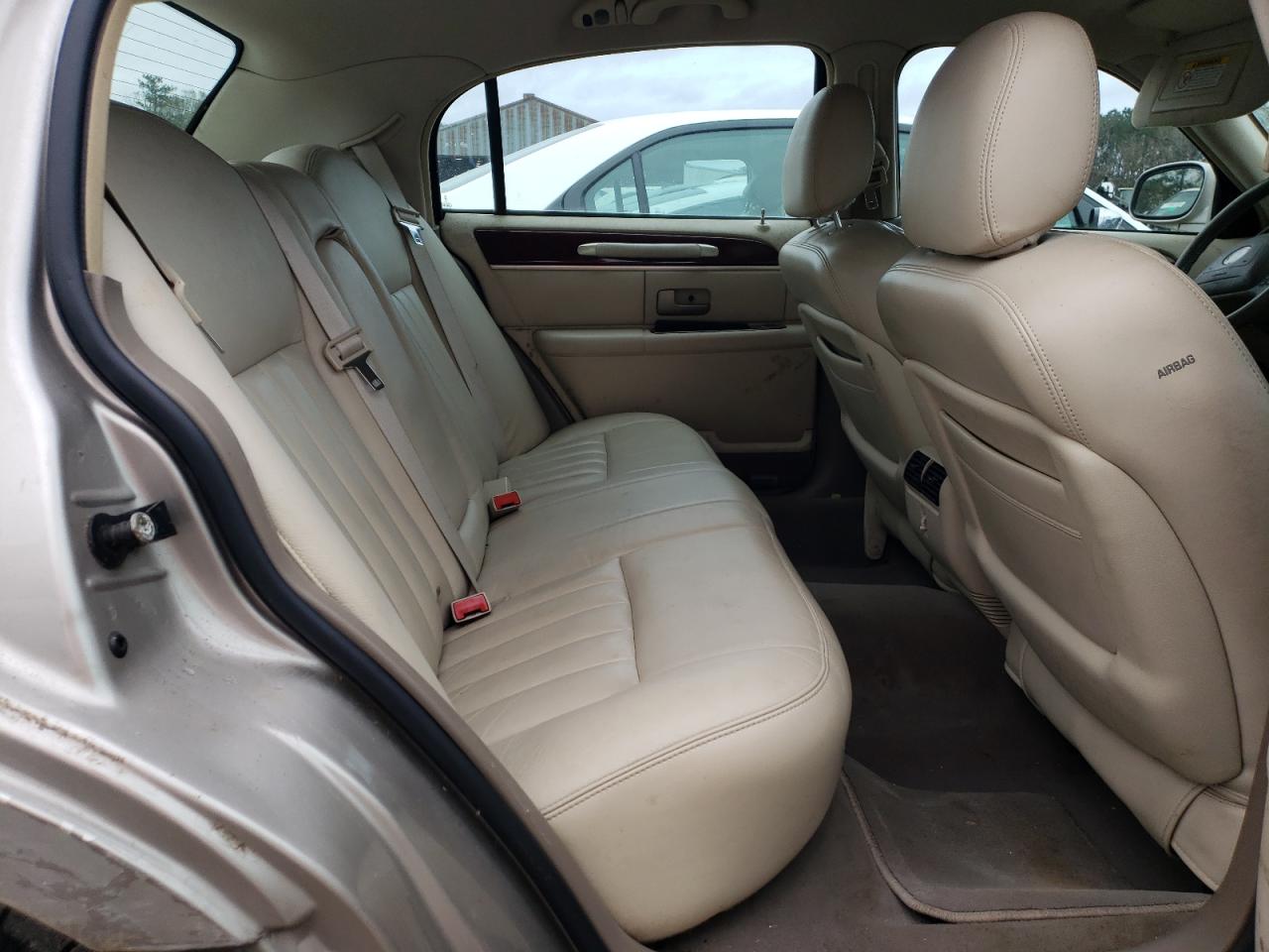 Photo 6 from auction – 2003 LINCOLN TOWN CAR E with VIN 1LNHM81W83Y661446