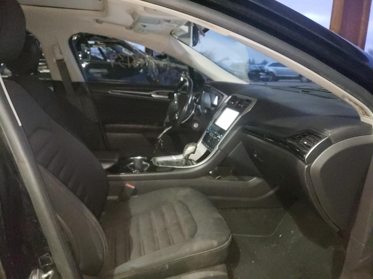 Photo 5 from auction – 2015 FORD FUSION SE with VIN 3FA6P0H78FR256831