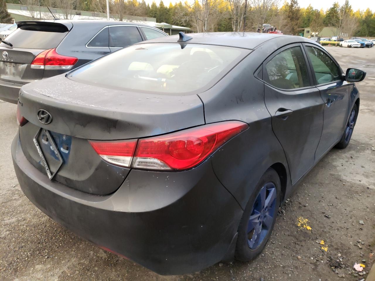 Photo 4 from auction – 2013 HYUNDAI ELANTRA GL with VIN KMHDH4AE9DU952467