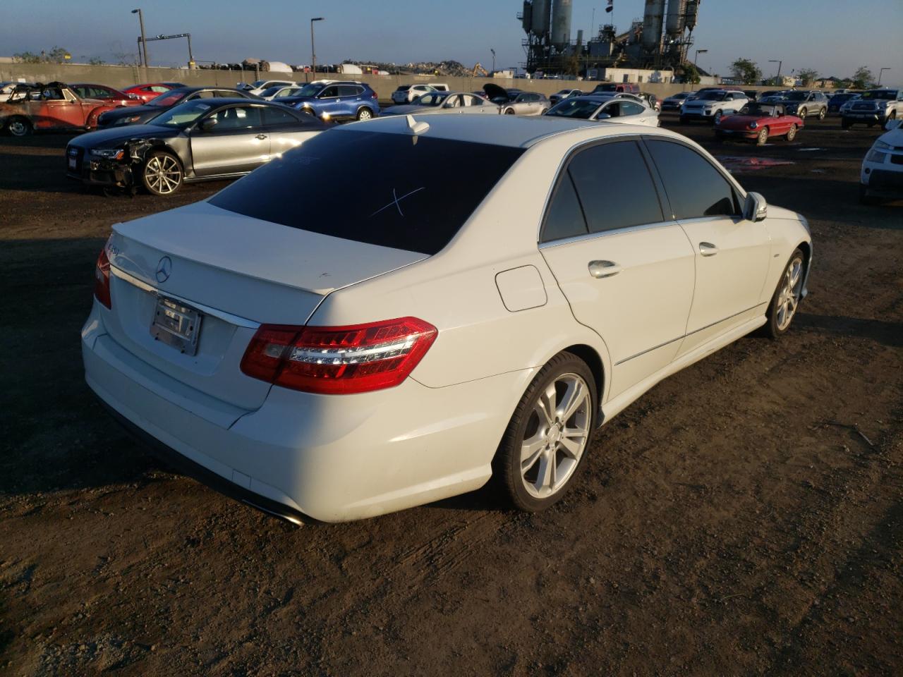 Photo 4 from auction – 2012 MERCEDES-BENZ E 350 with VIN WDDHF5KB9CA573755