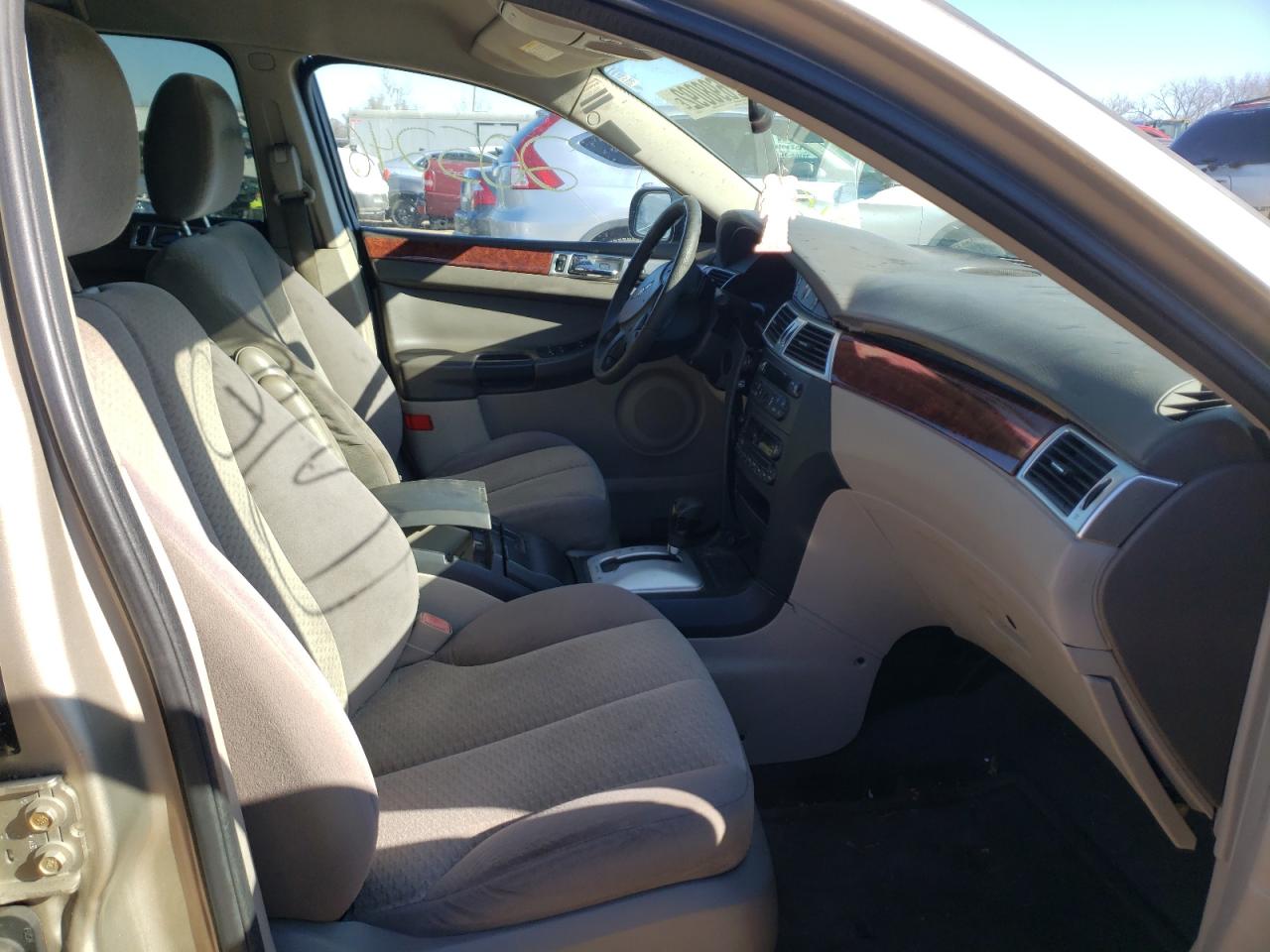 Photo 5 from auction – 2004 CHRYSLER PACIFICA with VIN 2C8GM68464R363667