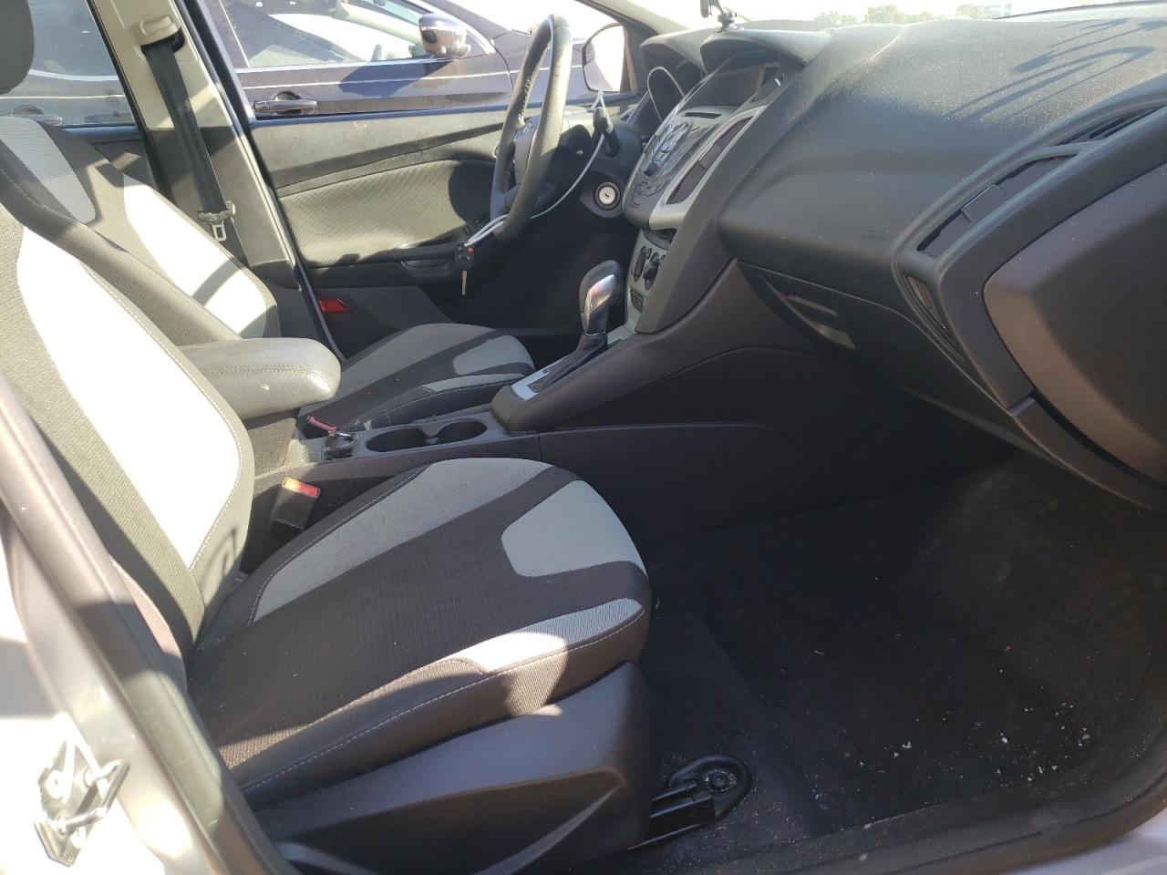 Photo 5 from auction – 2014 FORD FOCUS SE with VIN 1FADP3F28EL208629