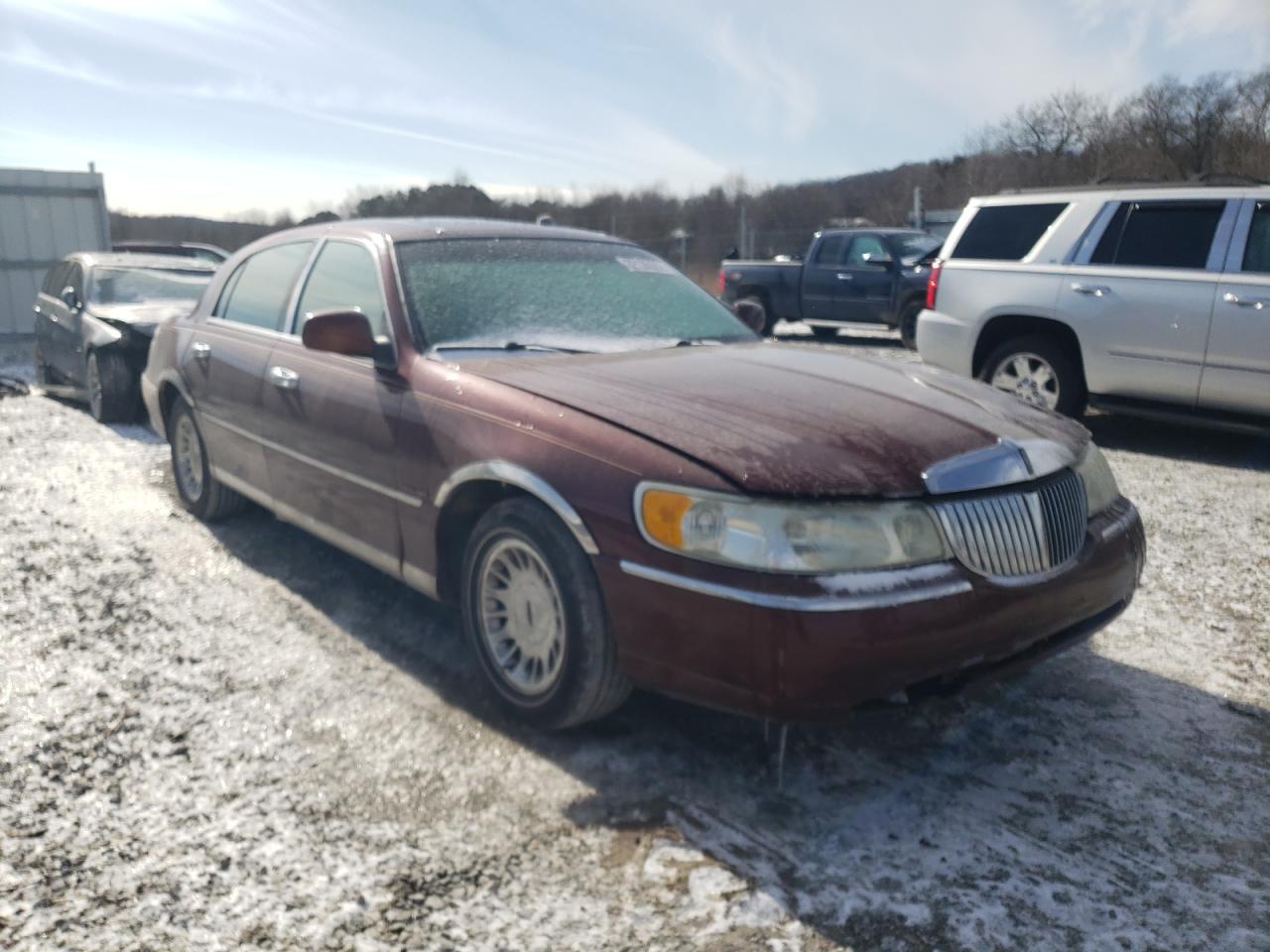 LINCOLN TOWN CAR C 2002 with VIN 1LNHM83W12Y641759 - Photo from auction